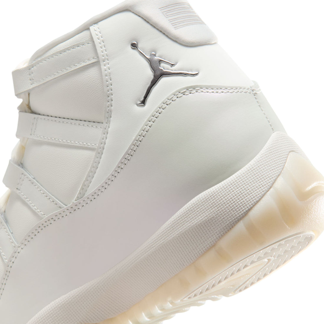W Air Jordan 11 Retro "Pearl"